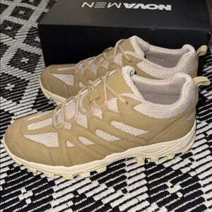 Mens Sz 11 lace up hiking sneakers / NEW